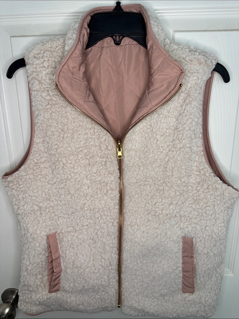 EUC Reversible Vest in Dusty Pink with Sherpa Lining - Picture 5 of 6